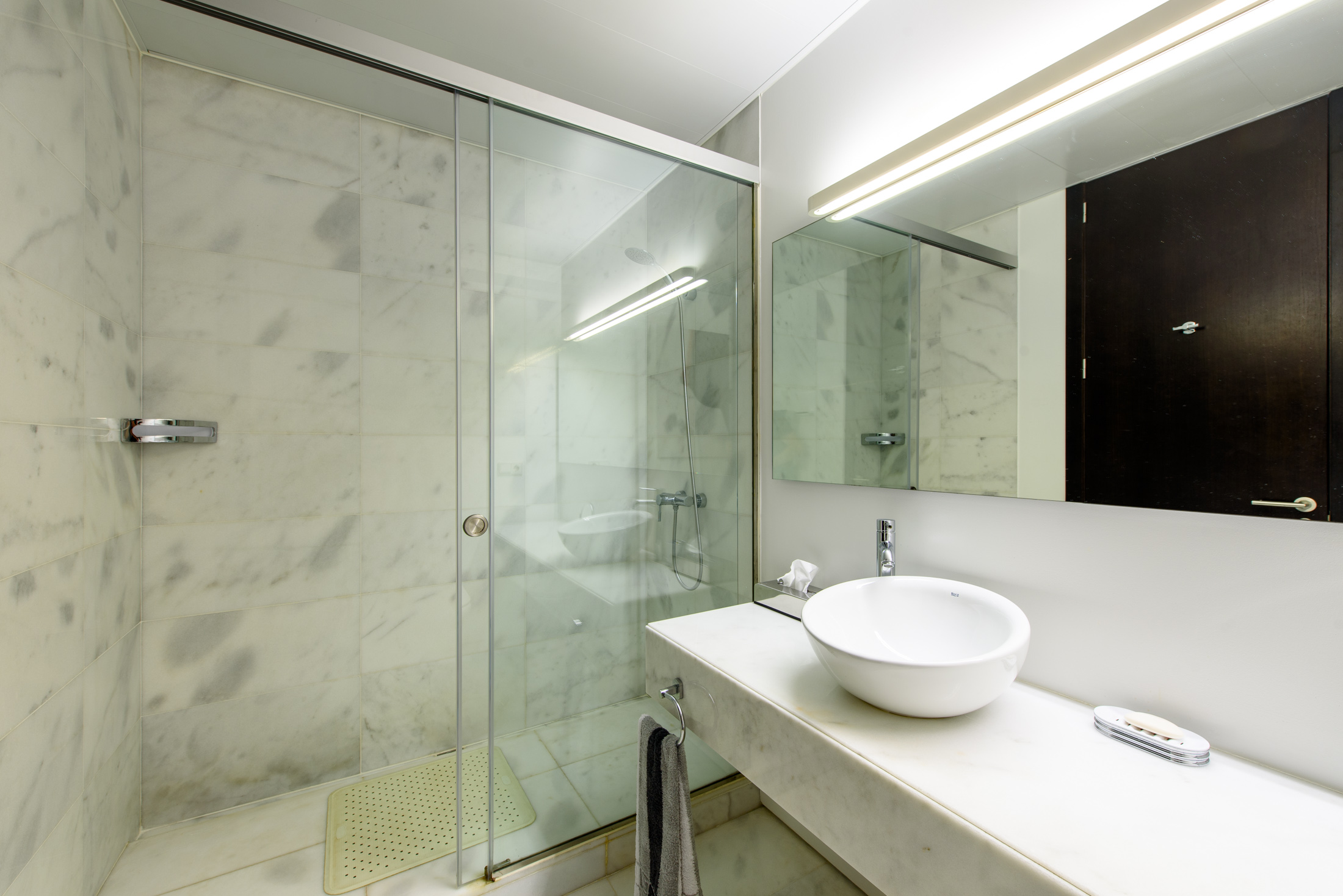 resa estates Ibiza sale Talamanca es Pouet bathroom 5.jpg